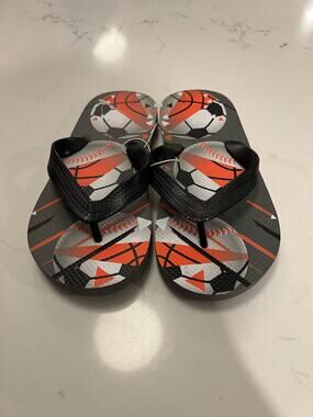 NWOT Boys Spots themed flip flops size 1/2